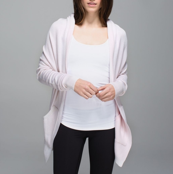 Lululemon Cabin Yogi Wrap in Heathered White / Neutral Blush - Picture 2 of 13